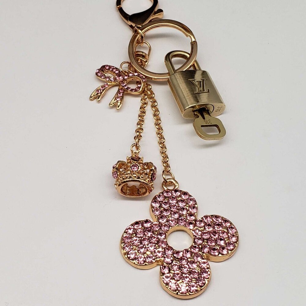 Louis Vuitton Gold Lock 🔑 Authentic LV Padlock + Bag Unbranded Flower Charm - Picture 9 of 9